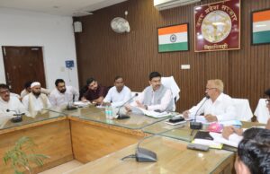 जिलाधिकारी ने पेराई सत्र 2024-25 के बकाया गन्ना मूल्य भुगतान के सम्बन्ध में की बैठक