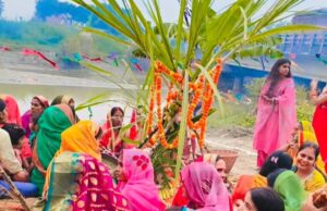 परंपरागत तरीके शारदा नहर तट पर हुआ छठ पूजन