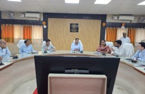 नवागत डीएम ने किया विकास एवं राजस्व कार्यों की समीक्षा