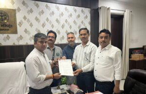 ऑल इंडिया मीडियम एंड स्मॉल न्यूज़पेपर फेडरेशन व उत्तर प्रदेश मान्यता प्राप्त पत्रकार समिति ने डीएम प्रयागराज से की मुलाकात