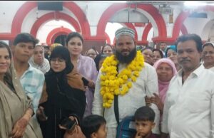 मक्का मदीना उमरा करने जाने वाले यात्रियों का स्टेशन पर किया स्वागत और सम्मान