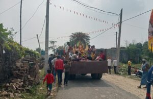 नम आंखों से की गई मां लक्ष्मी देव गणेश के प्रतिमाएं विसर्जित