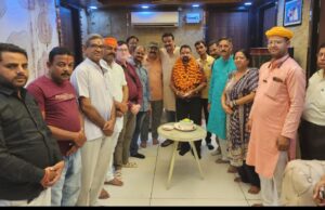 संजय पटवारी का जन्मदिन संघर्ष सेवा समिति कार्यालय में हर्षोल्लास के साथ मनाया गया