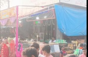 मिठाइयों की दुकानों पर रही रौनक, यातायात नियंत्रण के लिए सुरक्षाकर्मी तैनात