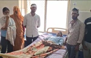 कुल्हाड़ी से किया हमला, दो कि हालत गंभीर