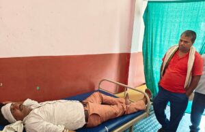शिक्षक बोलाअब आत्महत्या के अलावा कोई विकल्प नहीं दो महीने से रुका वेतन