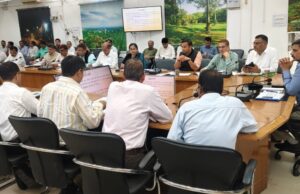 नवागत मंडलायुक्त ने विकास कार्यों की मंडलीय समीक्षा बैठक