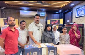 युवती के विवाह पर संघर्ष सेवा समिति परिवार ने दिए उपहार