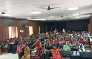 मिशनसक्ति 5 के अंतर्गत नारी सुरक्षा में समूह की महिलाओं के साथ बैठक