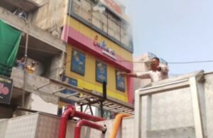 शॉर्ट सर्किट से लगी दुकान में आग, दमकल ओर व्यापारियों ने आग पर पाया काबू