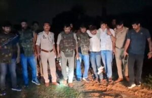 पुलिस और बदमाशों के बीच मुठभेड़, बाल-बाल बचे कोतवाल