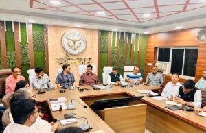 निर्वाचक नामावली पुनरीक्षण, विधान परिषद निर्वाचन एवं फसल क्षति सर्वे पर डीएम ने दिए निर्देश
