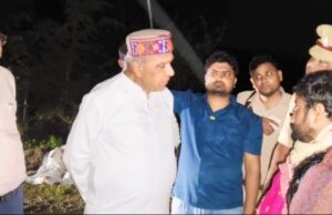 अनियंत्रित ट्रक का कहर, सांसद देर रात पहुंचे घटनास्थल, दी सांत्वना