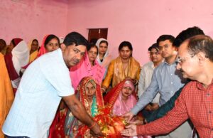 गांव की समस्या गांव में समाधान: सोहास खास में जिलाधिकारी की चौपाल, योजनाओं की समीक्षा और अन्नपूर्णा भवन का उद्घाटन