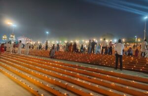 51000 दीपों की रोशनी से नहाया परमार्थ अरैल संगम घाट, प्रतिदिन मां गंगा की विशेष आरती हुई शुरू