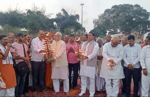 हजारों टिमटिमाते दीपों के रोशनी में गंगा पूजन व देव दिपावली संपन्न