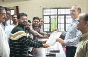 विभिन्न मांगों को लेकर लेखपाल संघ ने एसडीएम को सौंपा ज्ञापन