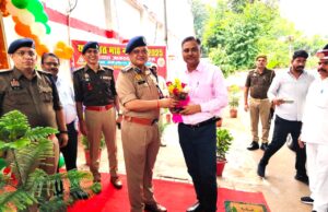 यातायात माह का शुभारंभ, डीएम व एसएसपी ने चेतना रथ को हरी झंडी दिखाकर किया रवाना