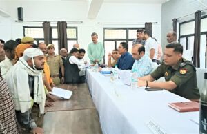 डीएम व एसपी ने सम्पूर्ण समाधान दिवस में सुनी फरियादियों की शिकायत, 12 शिकायतों का हुआ निस्तारण,