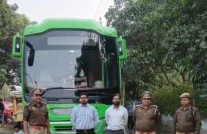 मैगलगंज पुलिस ने दिल्ली जा रही दो डबल डेकर बसों को पकड़कर किया सीज