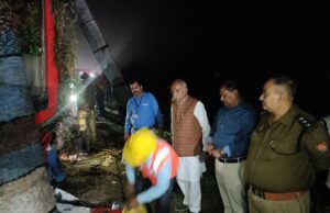 एनएच-27 पर स्लीपर बस और ट्रक में भिड़ंत, 10 यात्री घायल