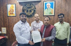 शिक्षकों की समस्याओं के समाधान हेतु राष्ट्रीय शैक्षिक महासंघ ने बीएसए को सौंपा ज्ञापन