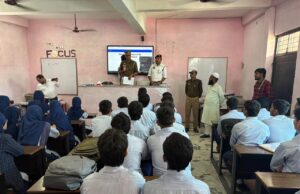 यातायात माह जागरूकता अभियान के तहत छात्रों को दी गई सड़क सुरक्षा की जानकारी