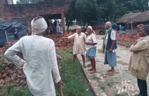 जमीनी विवाद में एक व्यक्ति धारदार हंसिया लेकर जान से मारने की दी धमकी