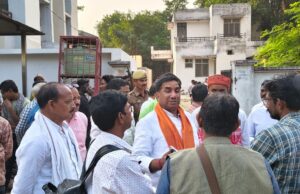 चुनार रेलवे हादसे की खबर सुनते ही पोस्टमार्टम हाउस पहुंचे मड़िहान विधायक, व्यक्त किया गहरा दुःख