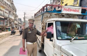 यातायात माह में चला अभियान, बिना हेलमेट-बेल्ट वालों पर कार्रवाई