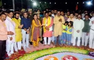सेठ घाट पर झिलमिलाए दीप, खीरी में आस्था का अद्भुत संगम