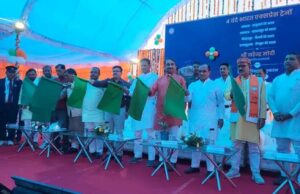 NCR : प्रधानमंत्री नरेंद्र मोदी के कर कमलों द्वारा बनारस-खजुराहो वंदे भारत एक्सप्रेस को हरी झंडी दिखाकर शुभारंभ