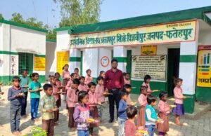 वेदांशू प्रजापति ने जन्मदिन पर बांटी खुशियाँ, बच्चों को दी शैक्षणिक सामग्री