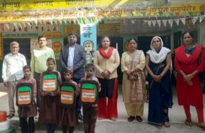 विद्यालय स्तरीय प्रतियोगिता के मेधावियों को बीएसए ने किया सम्मानित