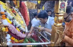 राजा भैया ने मां विंध्यवासिनी के दरबार में लगाई हाजिरी