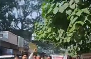 यूथ वारियर का हार्ट डॉक्टर की मांग को लेकर प्रदर्शन:डीएम को सौंपा ज्ञापन