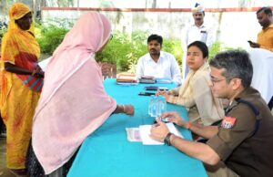 थाना समाधान दिवस : थाना फरधान में डीएम-एसपी ने सुनी समस्याएं, दिए निस्तारण के निर्देश