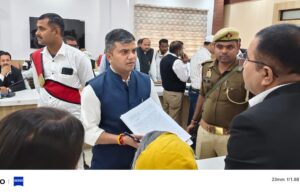 जिलाधिकारी प्रयागराज ने जनता दर्शन में सुनी जन समस्याएँ, अधिकारियों को दिए त्वरित समाधान के निर्देश