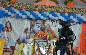 भगवान श्रीकृष्ण ने गोवर्धन पर्वत को उंगली पर उठाकर तोड़ा इंद्र का घमंड