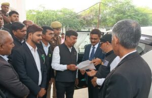 अधिवक्ता सुरक्षा को लेकर गरजे वकील, किया प्रदर्शन