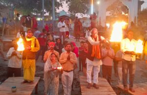 कुबरी घाट पर की गई गंगा आरती