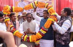 असम के राज्यपाल लक्ष्मण प्रसाद आचार्य का पैतृक गांव हाजीपुर में भव्य स्वागत