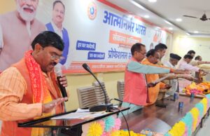 स्वदेशी अपनाकर आत्मनिर्भर और समृद्ध भारत का निर्माण करेंगे: सलिल विश्नोई