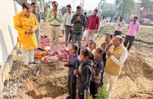 विश्व शौचालय दिवस पर गोला खेल महोत्सव चैम्पियन शिवांशी,श्रृष्टी ने किया पिंक शौचालय का भूमि पूजन