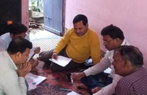 तिलौरी ग्राम पंचायत में विशेष पुनरीक्षण अभियान के तहत भरे जा रहे SIR फॉर्म