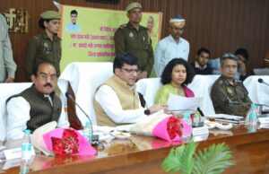 प्रभारी मंत्री नितिन अग्रवाल ने ली समीक्षा बैठक, शीतलहर से लेकर योजनाओं के क्रियान्वयन तक दिए अहम निर्देश