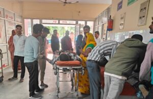 जीप की टक्कर से बाइक सवार दो लोग हुए घायल