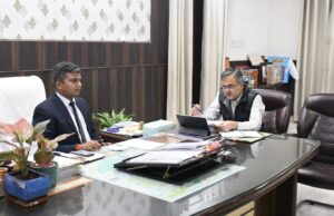 जिलाधिकारी ने संरक्षित वन भूमि की किया समीक्षा, सूची बनाने का दिया आदेश