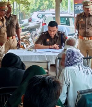 थाना समाधान दिवस के अवसर पर पुलिस अधीक्षक प्रतापगढ़ दीपक भूकर द्वारा थाना लीलापुर में की गई जनसुनवाई