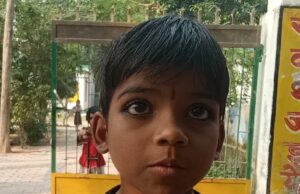 छात्र के साथ मारपीट और जातिसूचक शब्द कहने का मामला अध्यापिका के खिलाफ कार्रवाई की मांग